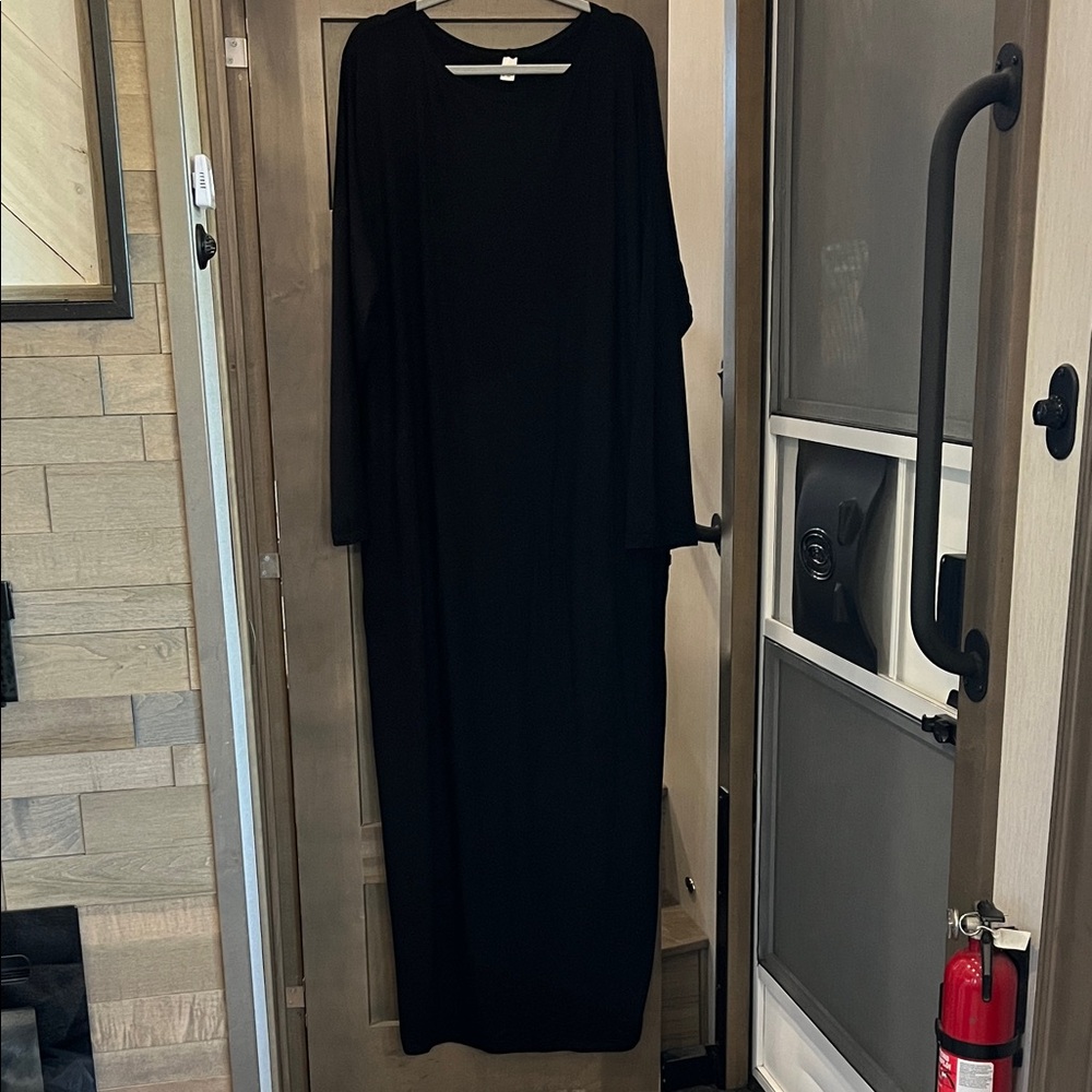 Elegant Black Maxi Dress